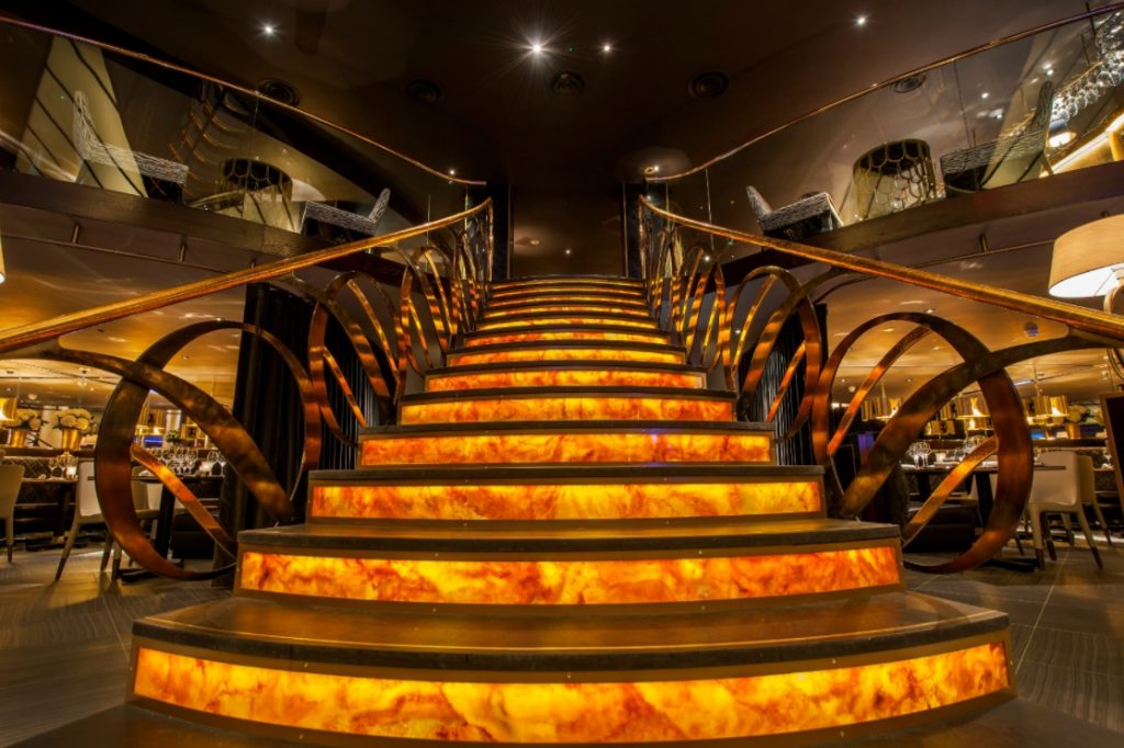 ступени из оникса